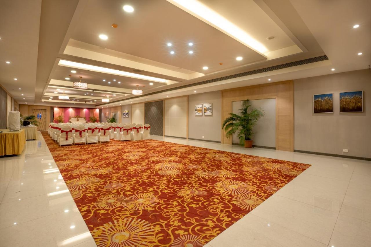 Freesia By Express Inn Pālghar Εξωτερικό φωτογραφία
